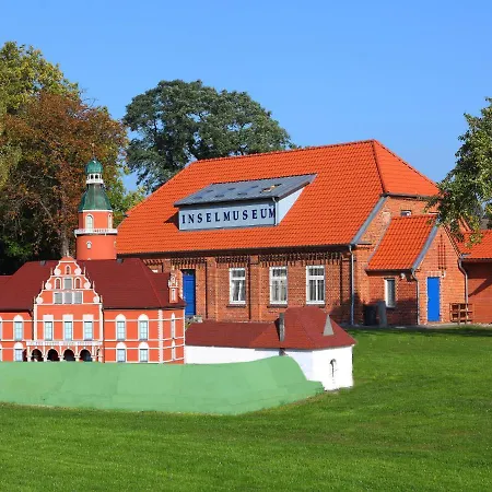 Gollwitzer Park - Insel Poel-2 By Interhome